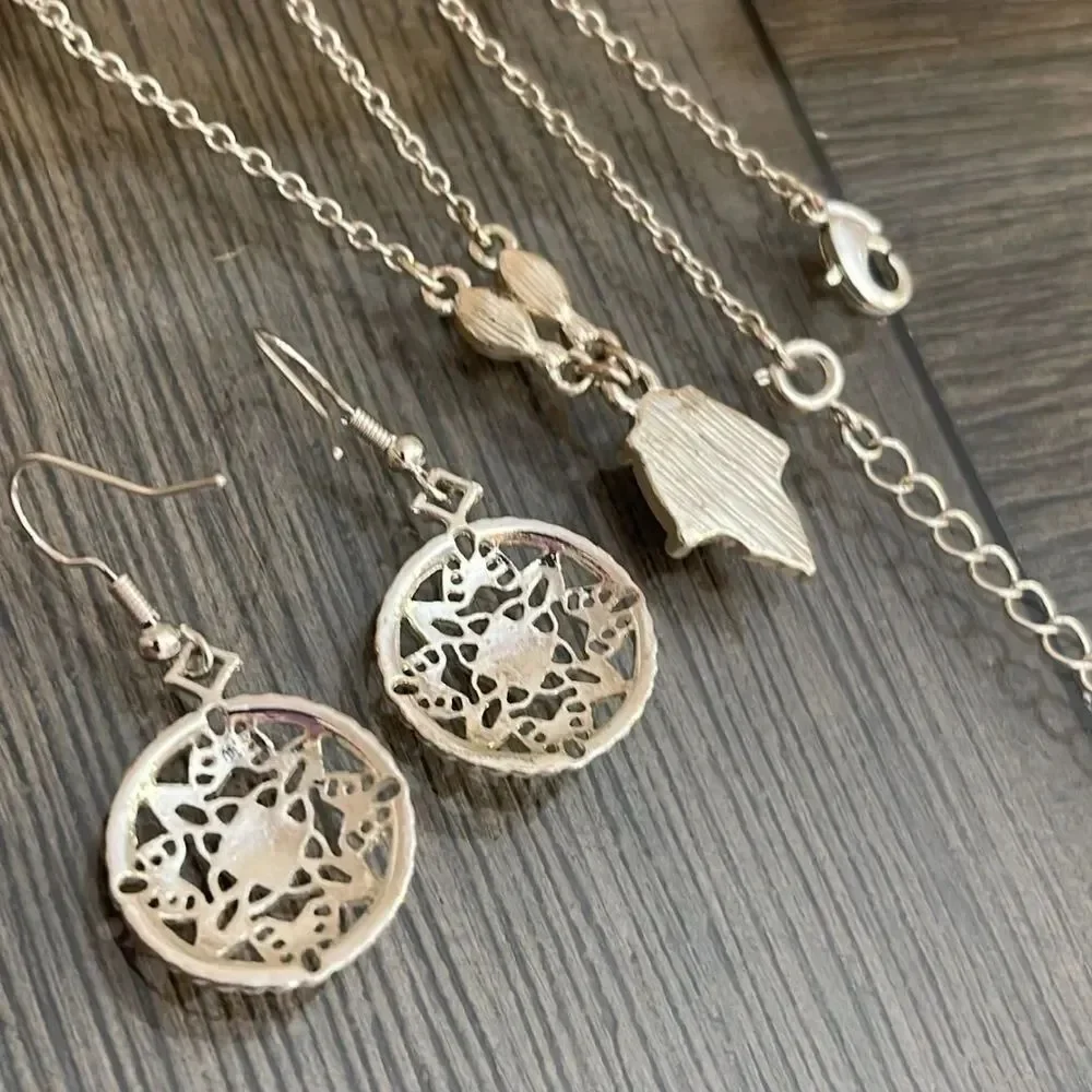 Avon 2015 Royal Knights Necklace Elegant Silver and Blue Jewelry Set